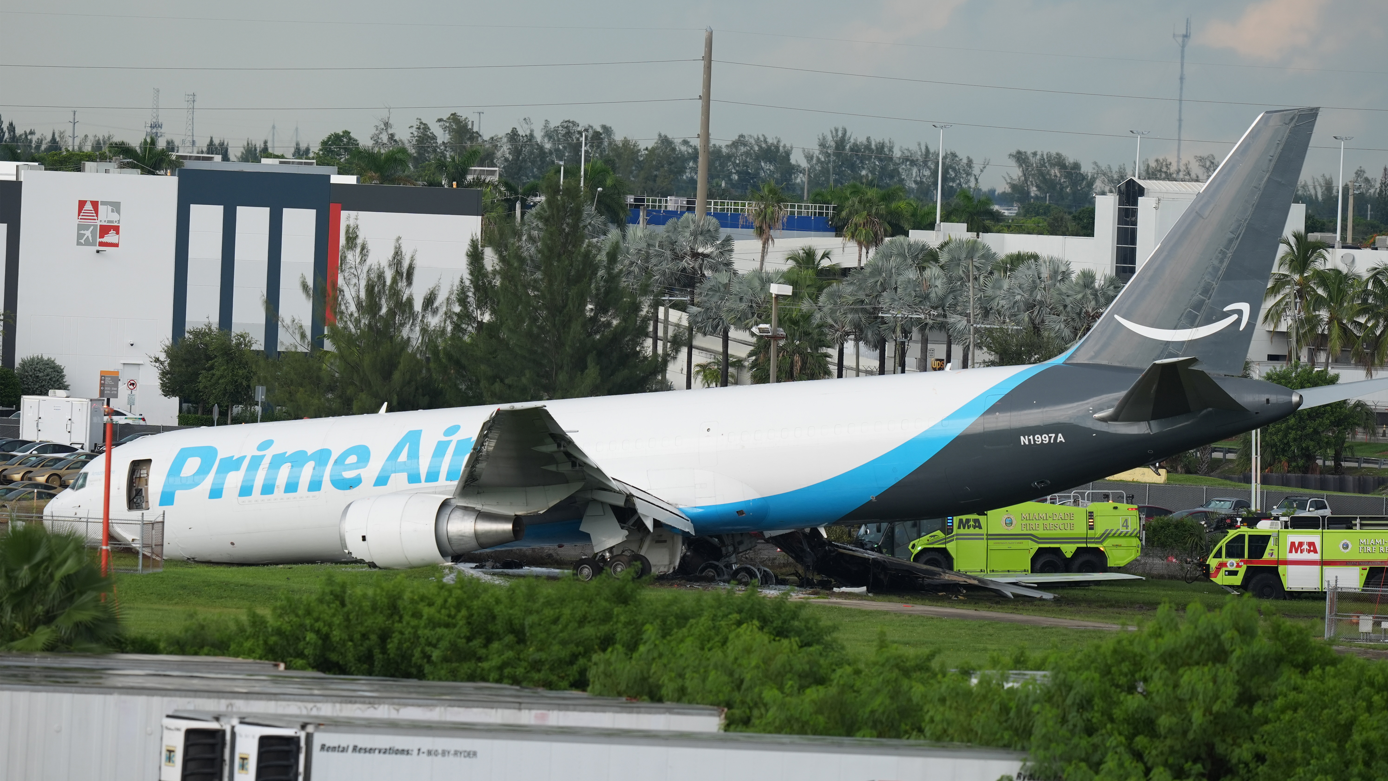 Tragedia en Miami: investigan por qué el avión de Amazon agotó la pista tras aterrizar
